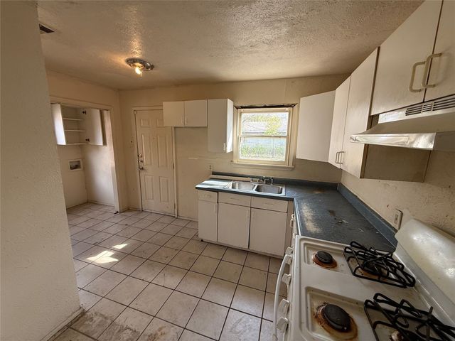 1332 Gaylord Drive, Dallas, TX 75217