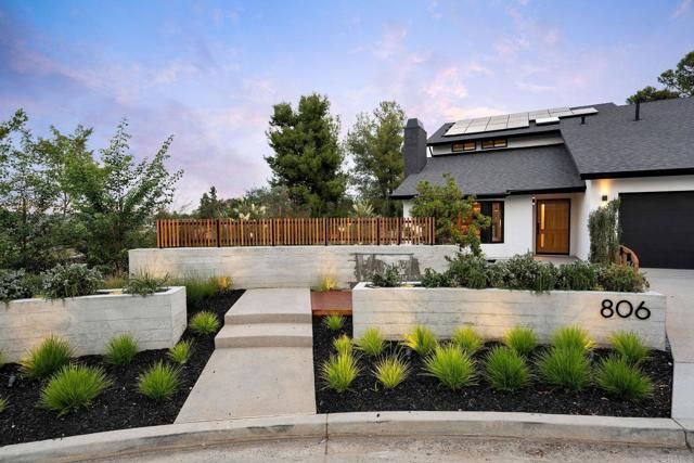 806 Needlerock Place, Escondido, CA 92025