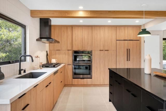 806 Needlerock Place, Escondido, CA 92025