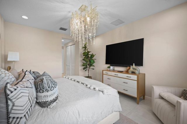 19545 Broad Shore Walk, Loxahatchee, FL 33470