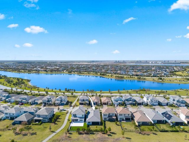 19545 Broad Shore Walk, Loxahatchee, FL 33470