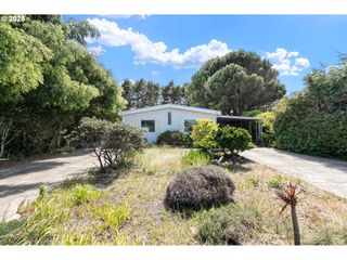 1600 RHODODENDRON Dr 429, Florence, OR 97439