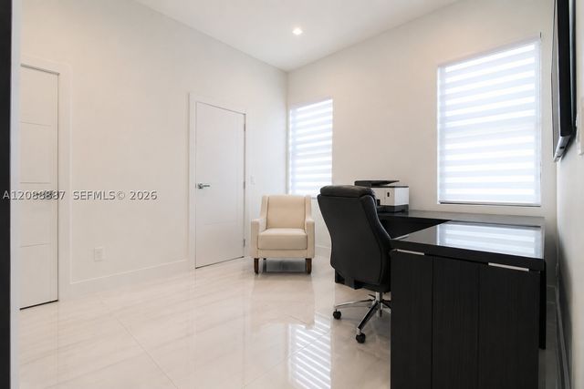 8872 NW 181st St, Hialeah Gardens, FL 33018