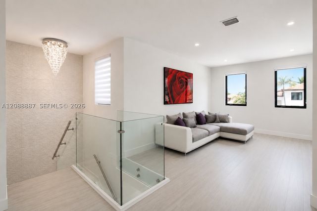 8872 NW 181st St, Hialeah Gardens, FL 33018