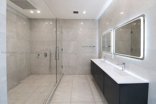 8872 NW 181st St, Hialeah Gardens, FL 33018