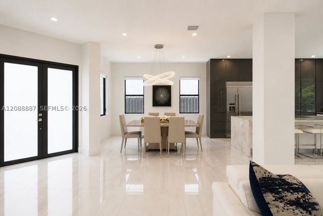 8872 NW 181st St, Hialeah Gardens, FL 33018