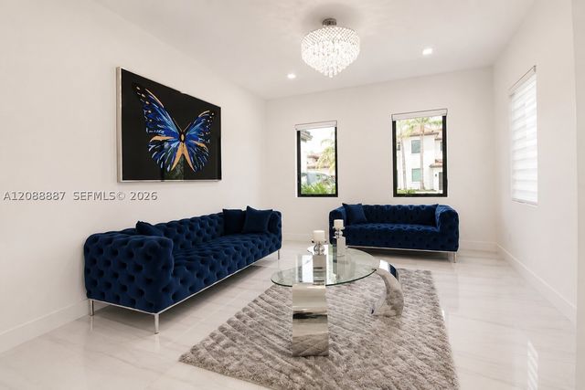 8872 NW 181st St, Hialeah Gardens, FL 33018