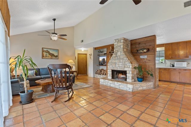 375 Mesa Drive, Del Valle, TX 78617