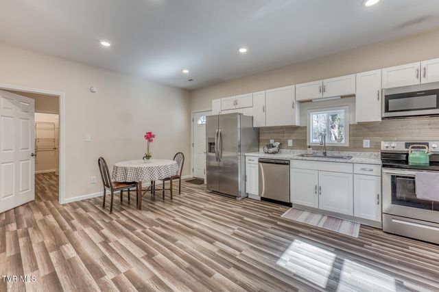 411 East Chestnut Street, Johnson City, TN 37601