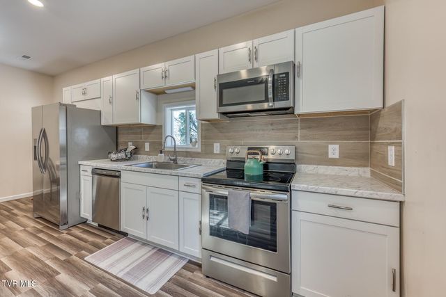 411 East Chestnut Street, Johnson City, TN 37601