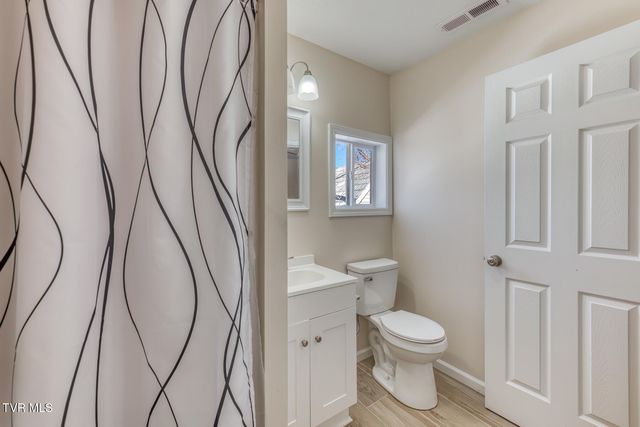 411 East Chestnut Street, Johnson City, TN 37601