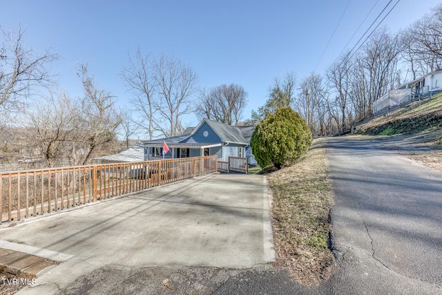 411 East Chestnut Street, Johnson City, TN 37601