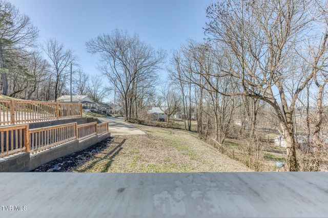 411 East Chestnut Street, Johnson City, TN 37601