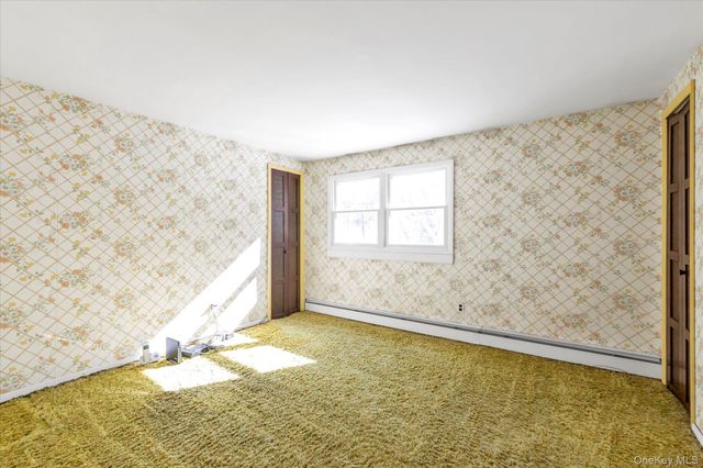 65 Lone Oak Path, Smithtown, NY 11787