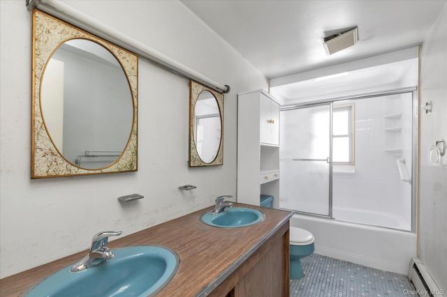 65 Lone Oak Path, Smithtown, NY 11787