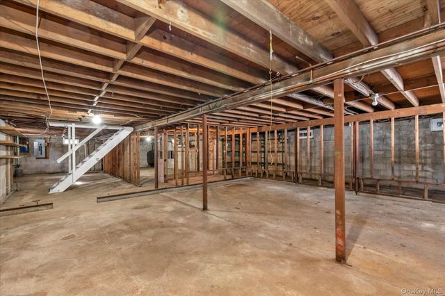 65 Lone Oak Path, Smithtown, NY 11787