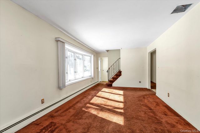 65 Lone Oak Path, Smithtown, NY 11787