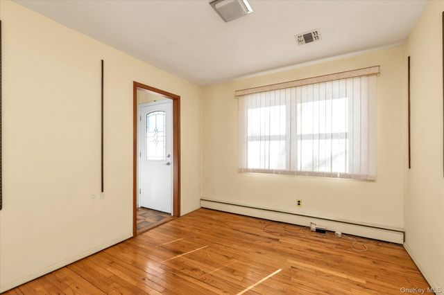 65 Lone Oak Path, Smithtown, NY 11787