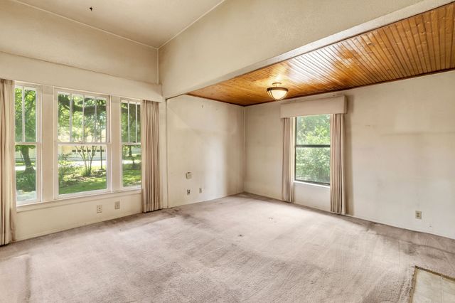 604 S Pearl Street, Trenton, TX 75490
