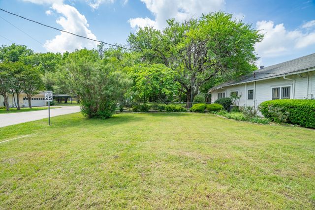 604 S Pearl Street, Trenton, TX 75490