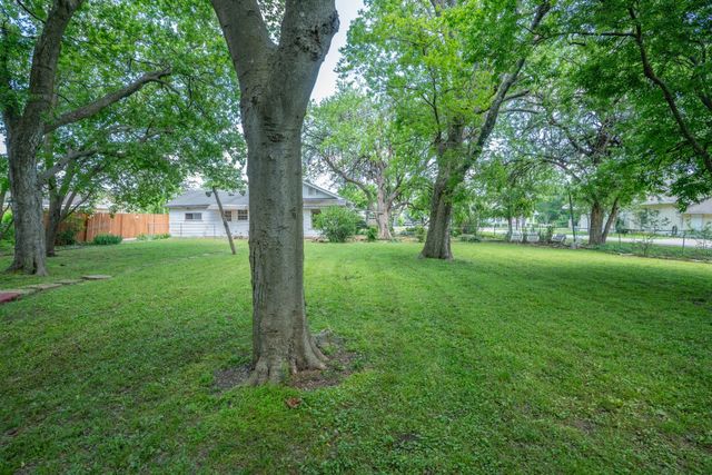 604 S Pearl Street, Trenton, TX 75490