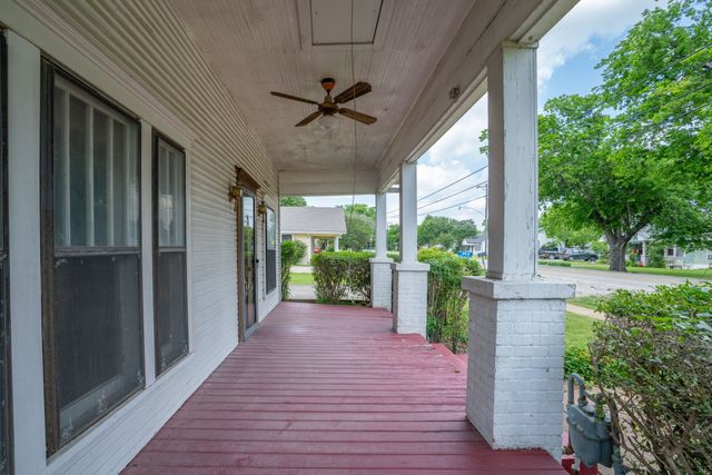 604 S Pearl Street, Trenton, TX 75490