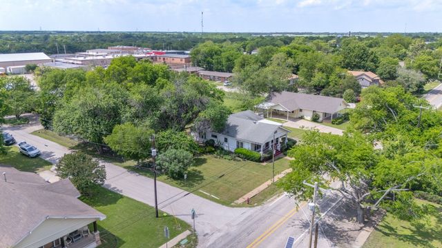 604 S Pearl Street, Trenton, TX 75490