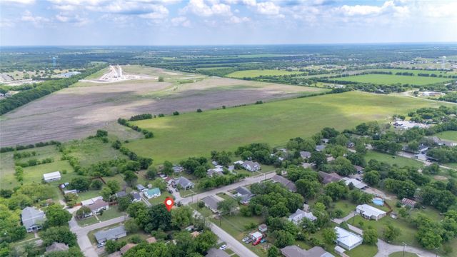 604 S Pearl Street, Trenton, TX 75490