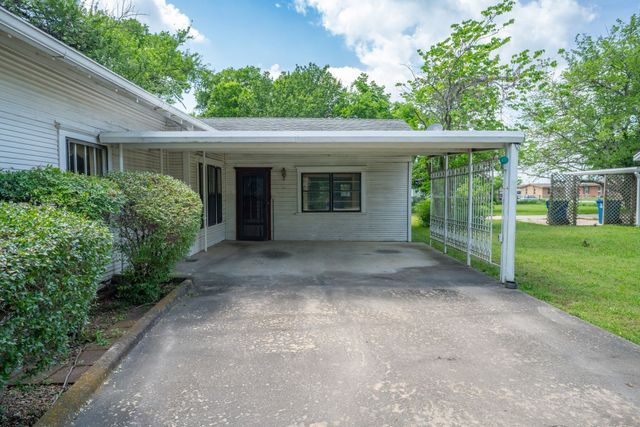 604 S Pearl Street, Trenton, TX 75490