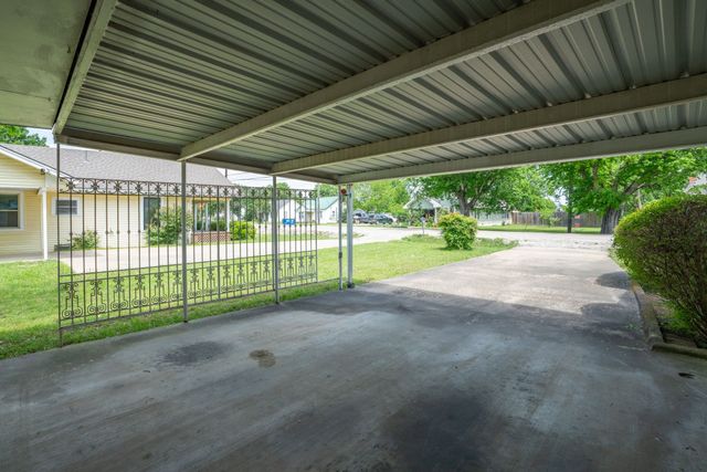 604 S Pearl Street, Trenton, TX 75490