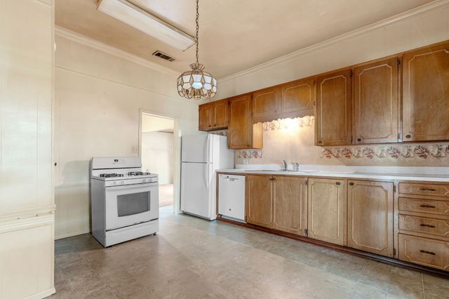 604 S Pearl Street, Trenton, TX 75490