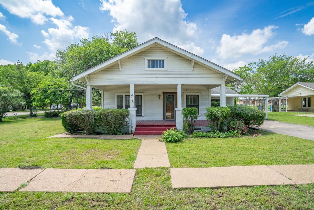 604 S Pearl Street, Trenton, TX 75490