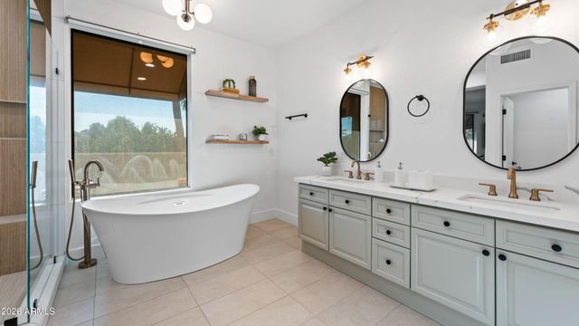 8989 N GAINEY CENTER Drive 101, Scottsdale, AZ 85258