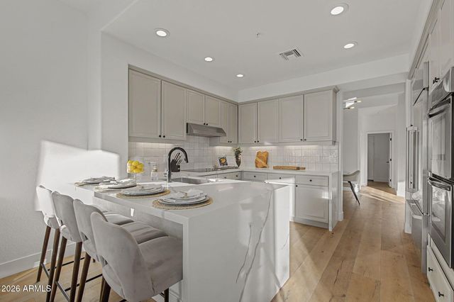 8989 N GAINEY CENTER Drive 101, Scottsdale, AZ 85258