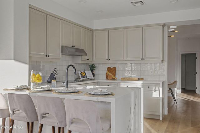 8989 N GAINEY CENTER Drive 101, Scottsdale, AZ 85258