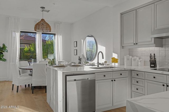 8989 N GAINEY CENTER Drive 101, Scottsdale, AZ 85258