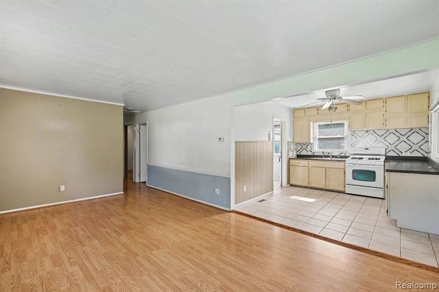 2089 Christner Street, Burton, MI 48519