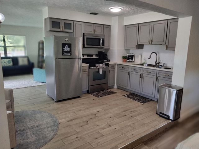 1150 NE County Line Road, Jensen Beach, FL 34957