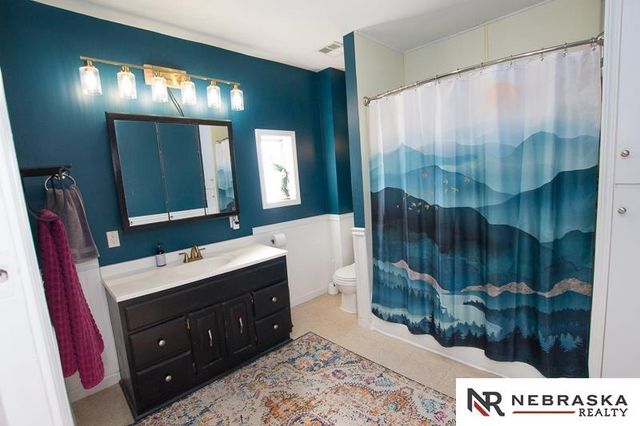 4611 Madison Avenue, Lincoln, NE 68504