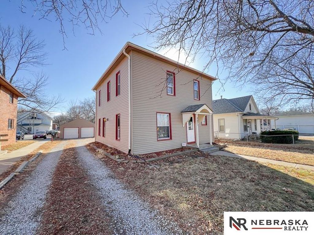 4611 Madison Avenue, Lincoln, NE 68504