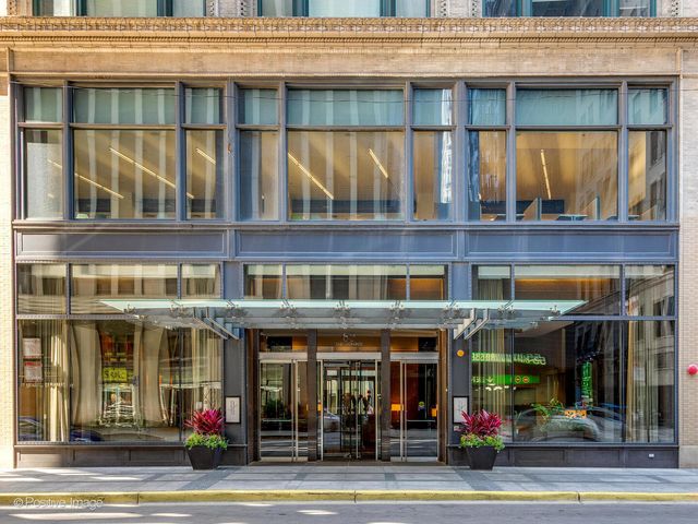 60 E Monroe Street 2001, Chicago, IL 60603