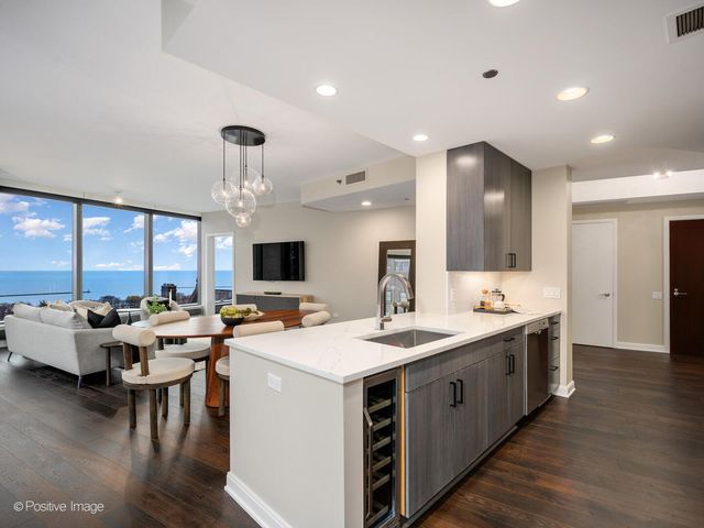 60 E Monroe Street 2001, Chicago, IL 60603