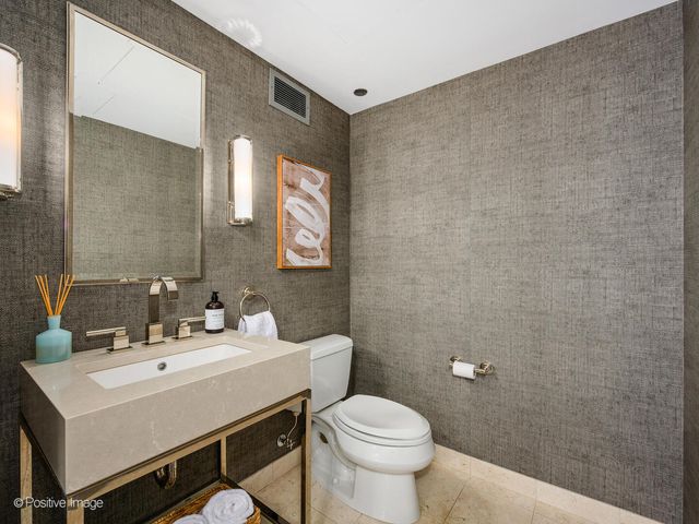 60 E Monroe Street 2001, Chicago, IL 60603