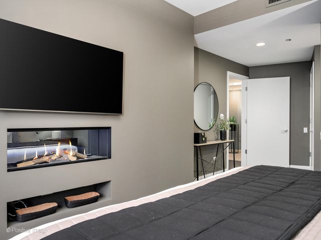 60 E Monroe Street 2001, Chicago, IL 60603