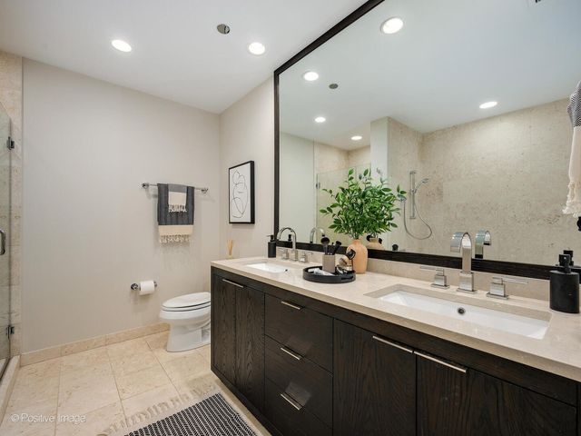 60 E Monroe Street 2001, Chicago, IL 60603