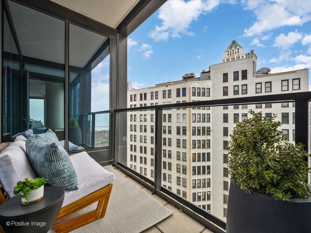 60 E Monroe Street 2001, Chicago, IL 60603