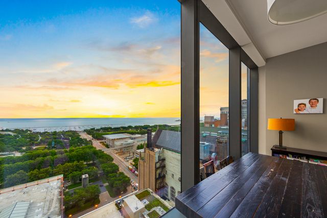 60 E Monroe Street 2001, Chicago, IL 60603