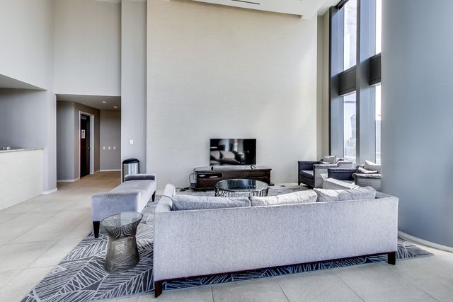 60 E Monroe Street 2001, Chicago, IL 60603