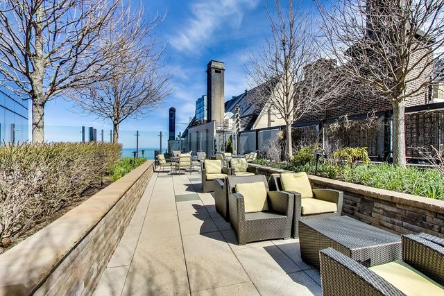 60 E Monroe Street 2001, Chicago, IL 60603