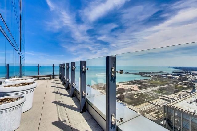 60 E Monroe Street 2001, Chicago, IL 60603